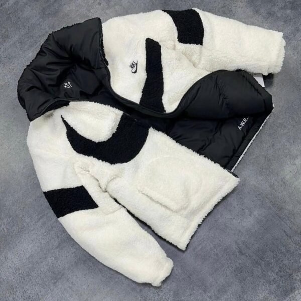 Peluş Nike kabartmalı